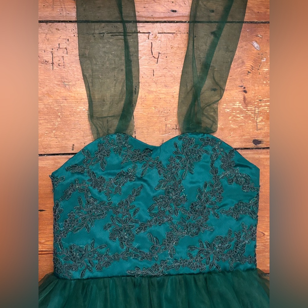 Girls Strapless Tulle Applique Green Ball Gown, size 14-16 - Picture 3 of 5